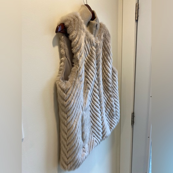 CHARLIE B Faux Fur Vest Size Medium - Picture 4 of 12